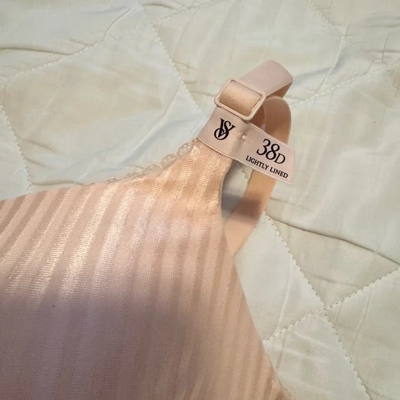 Victoria's Secret Lightly Lined Full Coverage Purest Pink Bra 38D - Picture 6 of 7